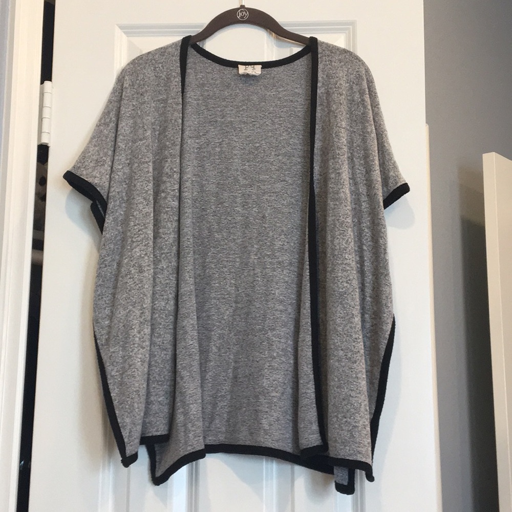 cardigan / poncho